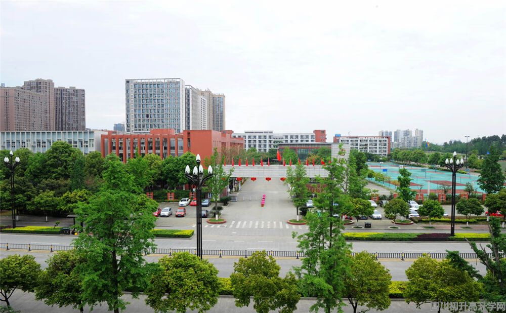香城中學(xué)的住宿怎么樣？