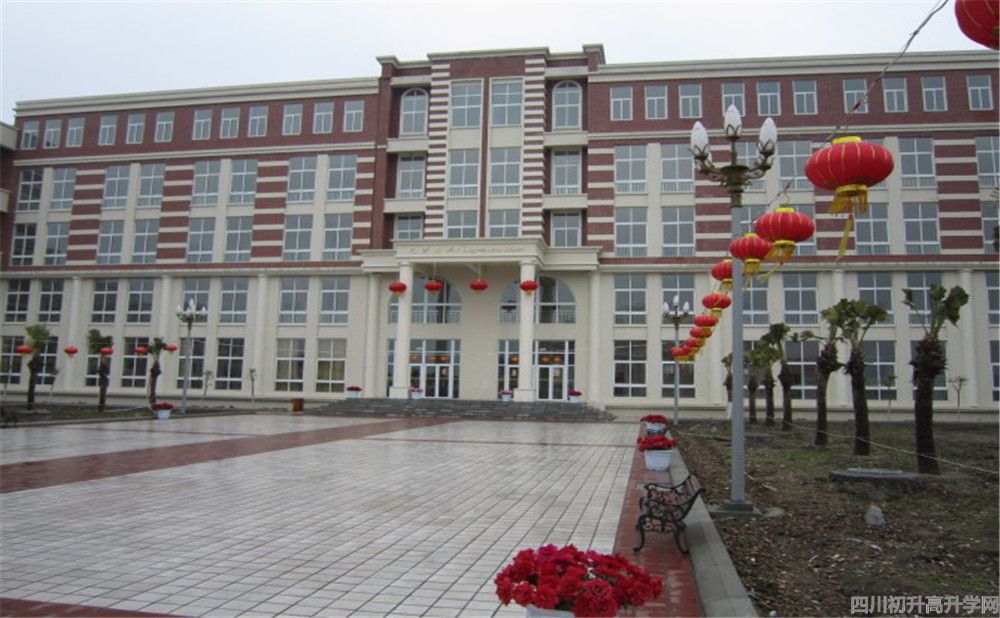 四川師范大學(xué)附屬第三實(shí)驗(yàn)中學(xué)高中一年的學(xué)費(fèi)是多少？