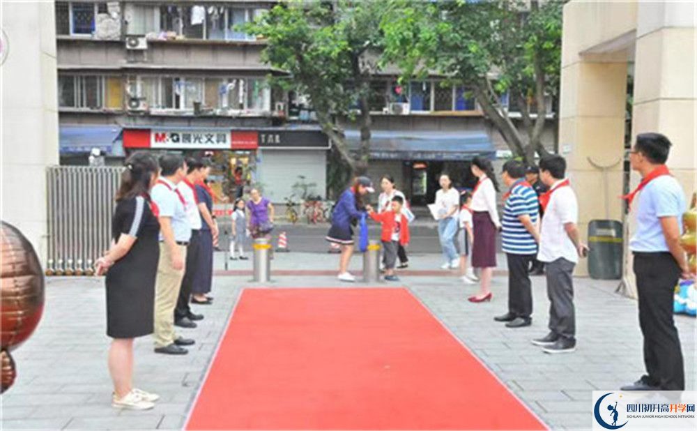 2020成都市石室聯(lián)中蜀華分校初升高的學(xué)費(fèi)是多少？