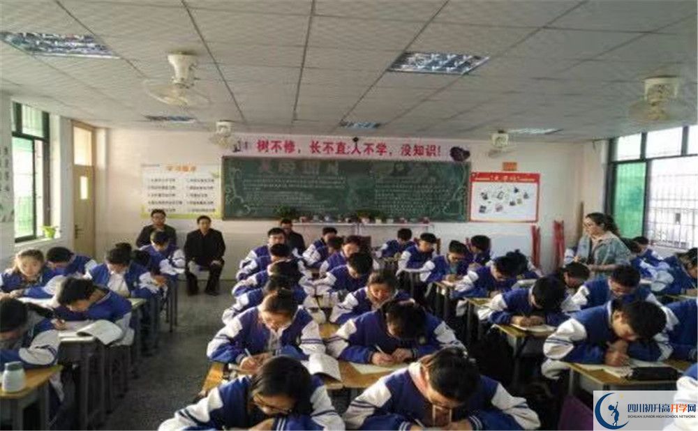 仁壽華達(dá)高中高中部錄取分?jǐn)?shù)是多少？