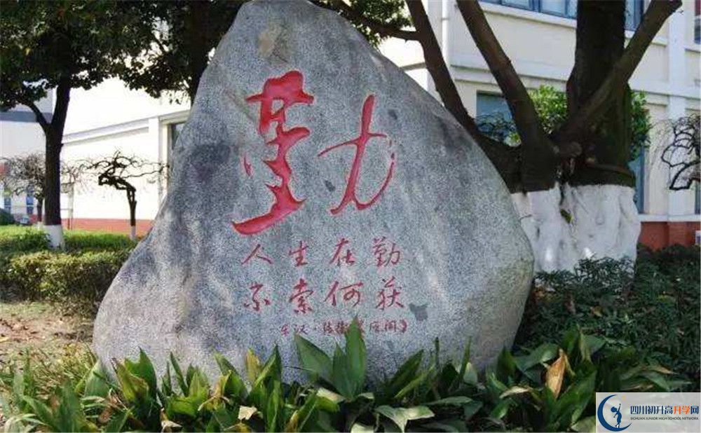 2020敖平中學(xué)初升高的學(xué)費(fèi)是多少？
