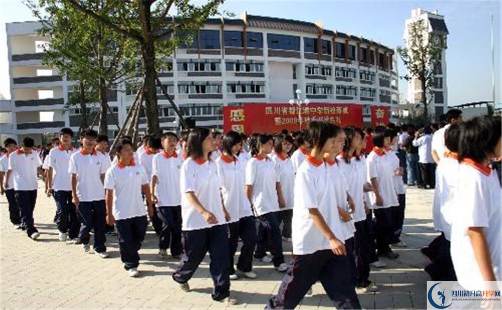 2020年都江堰中學(xué)初升高學(xué)費(fèi)是多少？
