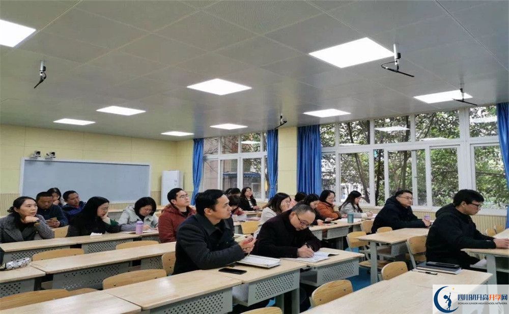 四川師范大學(xué)附屬中學(xué)是怎么樣的學(xué)校？
