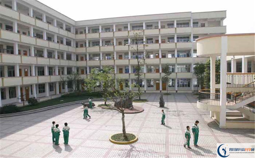 都江堰外國語實(shí)驗(yàn)學(xué)校的學(xué)費(fèi)收費(fèi)標(biāo)準(zhǔn)是多少？
