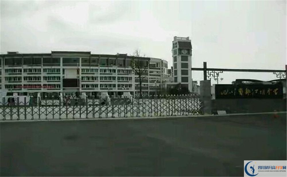 都江堰中學的2020分數(shù)線是多少？