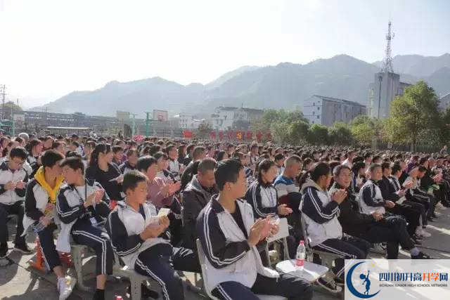 安仁中學(xué)的學(xué)費(fèi)收費(fèi)標(biāo)準(zhǔn)是什么？