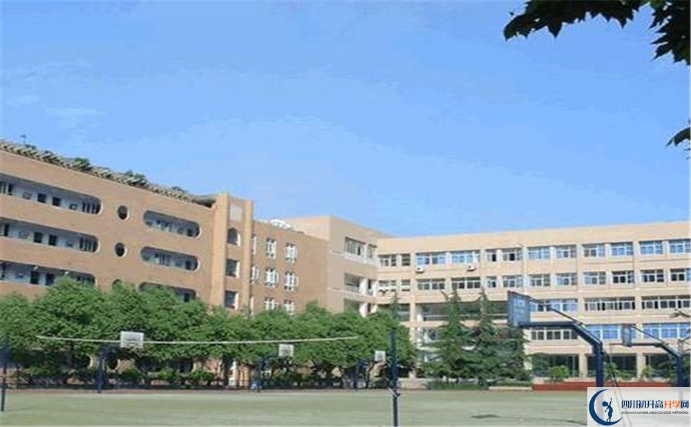 成都大學附屬中學的初升高分數線是多少？