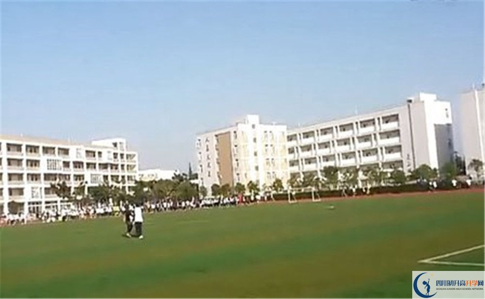 郫縣四中的學(xué)費(fèi)大概多少？