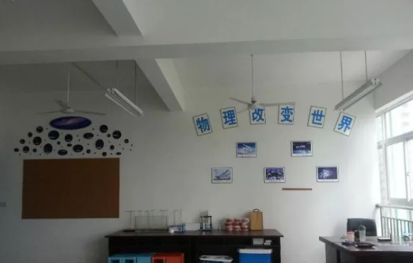 中考成都市泡桐樹中學的招生分數線是多少？