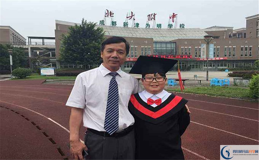 北大附中成都新津為明學校的學費大概是多少？