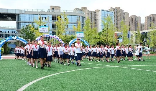 成都市泡桐樹(shù)中學(xué)的老師好不好？