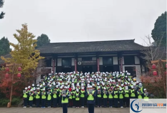 成都教科院附屬學(xué)校一年的學(xué)費(fèi)是多少？