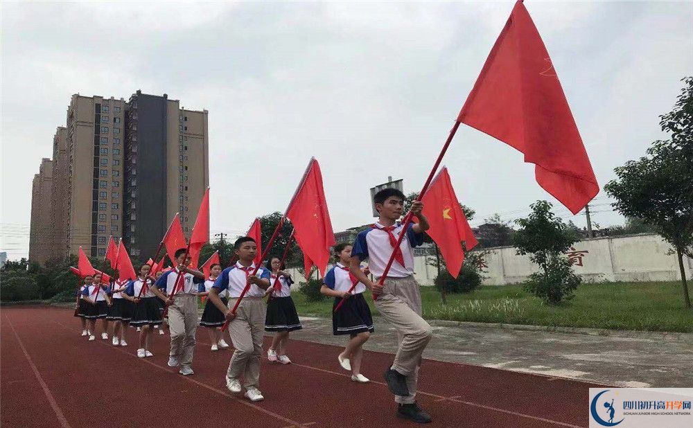 濛陽(yáng)中學(xué)一年的學(xué)費(fèi)是多少？