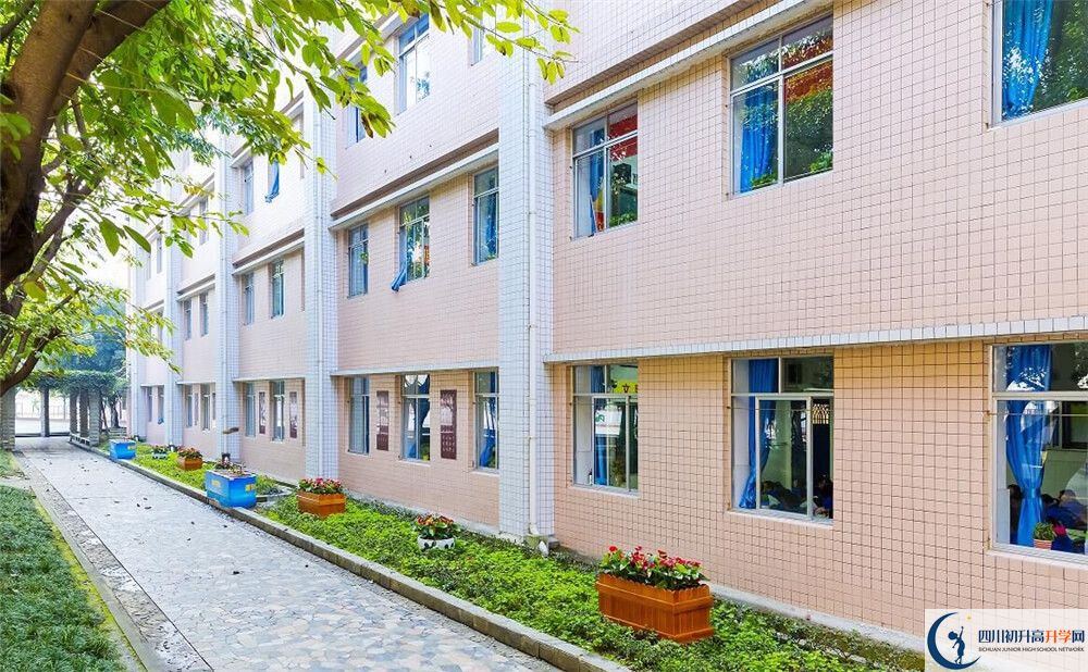 成都市第四十九中學(xué)的高中住宿好不好？