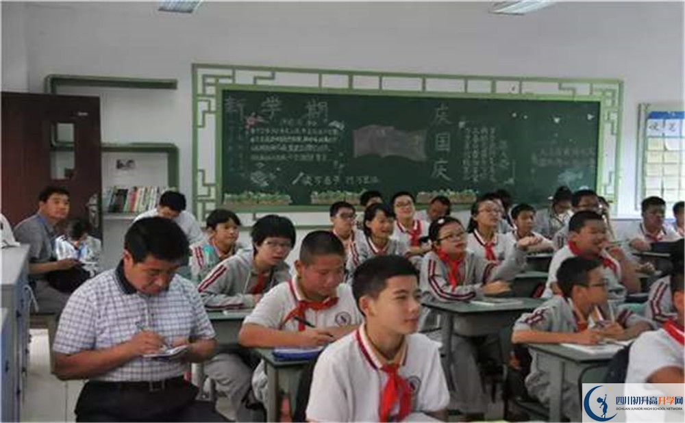 石室聯(lián)合中學(xué)蜀華分校的學(xué)費(fèi)一期是多少？