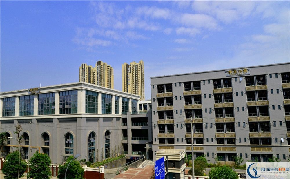 成都市第四十九中學(xué)的學(xué)費(fèi)一期是多少？