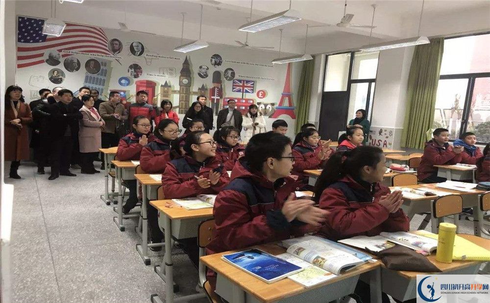 北京第二外國(guó)語(yǔ)學(xué)院成都附屬中學(xué)的學(xué)費(fèi)一期是多少？