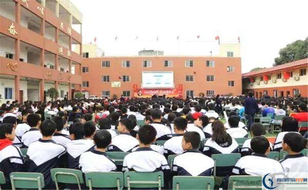 考成都文武學(xué)校的分?jǐn)?shù)線是多少？
