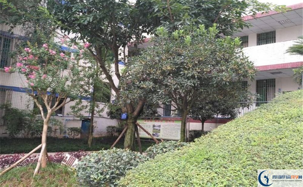 仁壽華達(dá)高中住宿條件怎么樣？