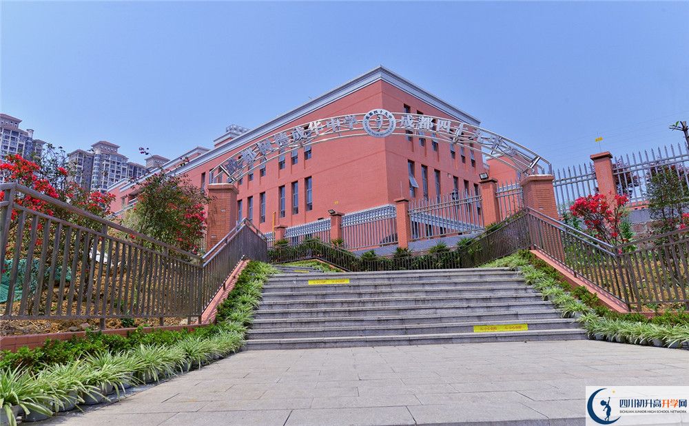 成都市第四十九中學(xué)住宿費(fèi)用是多少？