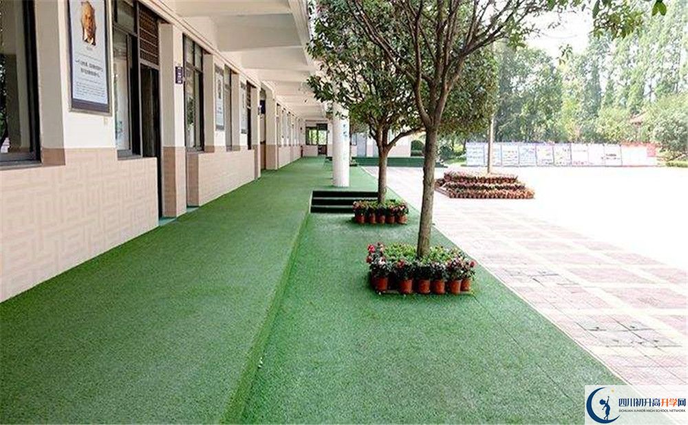 都江堰玉壘學(xué)校住宿費用是多少？