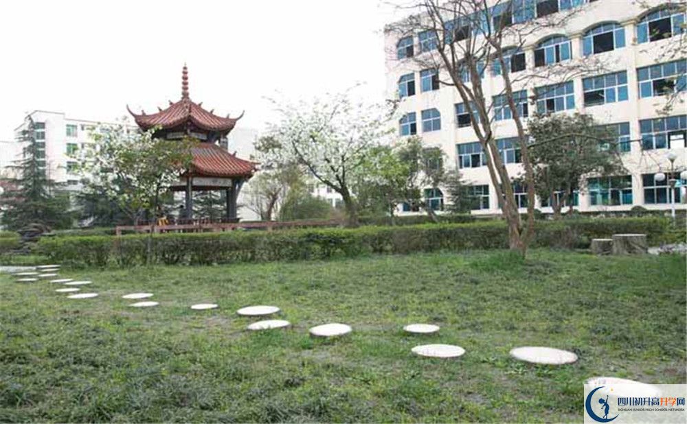 都江堰外國語實(shí)驗(yàn)學(xué)校高一多久放一次假呢？
