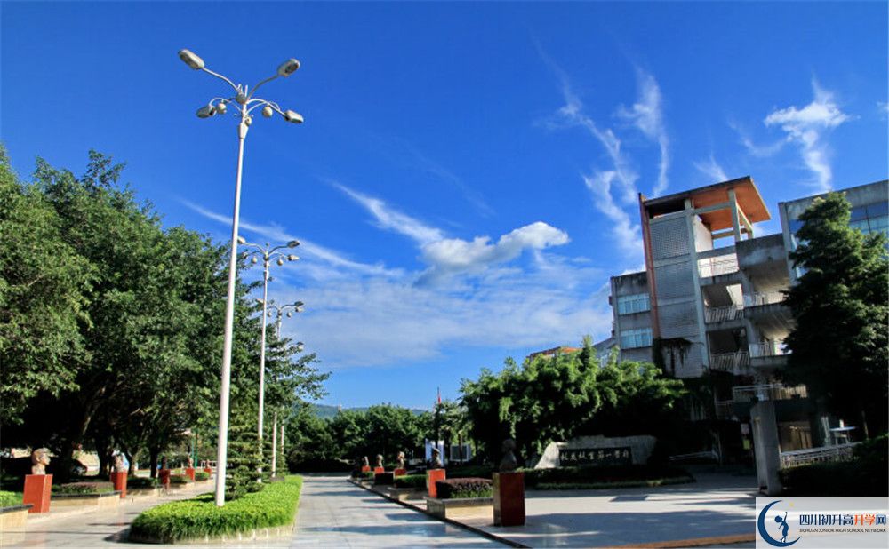 成都市龍泉中學(xué)的地址怎么走？