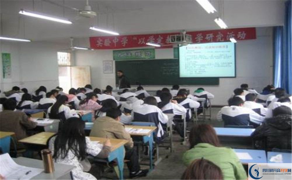 大邑縣實(shí)驗(yàn)中學(xué)住宿費(fèi)用是多少錢(qián)？
