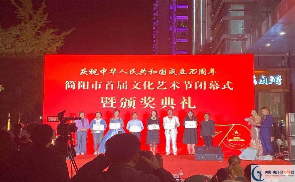 石橋中學高一多久放一次假？					