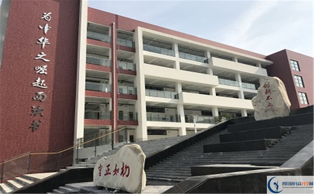 北京第二外國語學(xué)院成都附屬中學(xué)的高中住宿怎么樣？