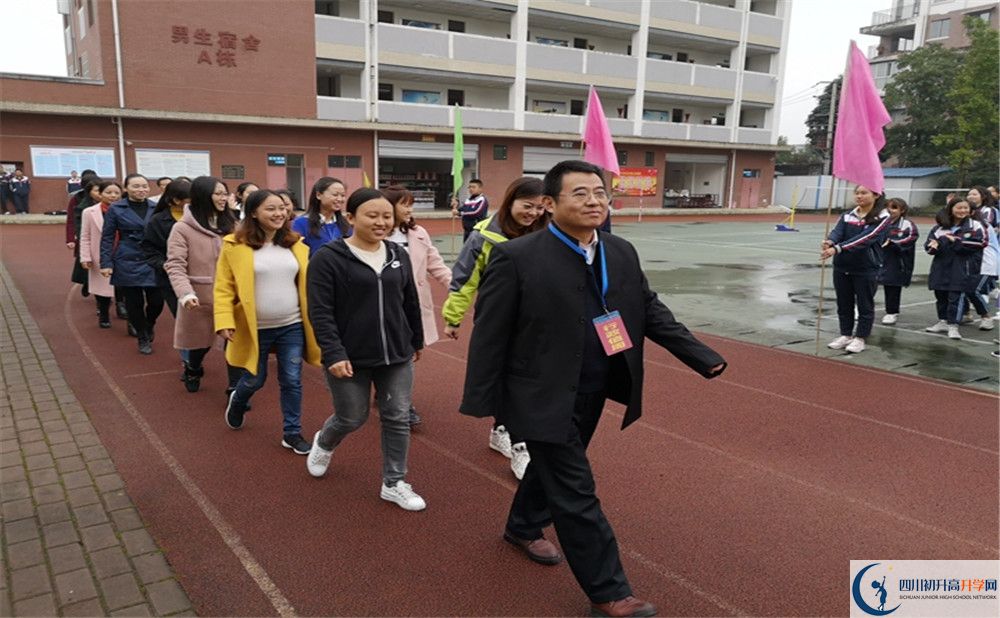 都江堰育才學(xué)校平行班與實(shí)驗(yàn)班差多少？