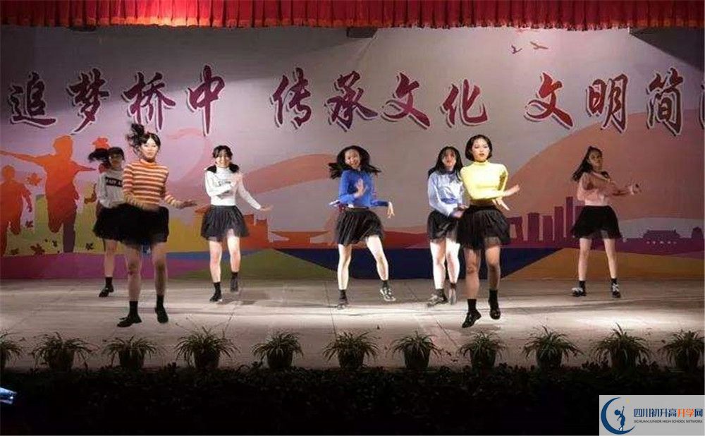 簡(jiǎn)陽(yáng)石橋中學(xué)平行班與實(shí)驗(yàn)班差多少？