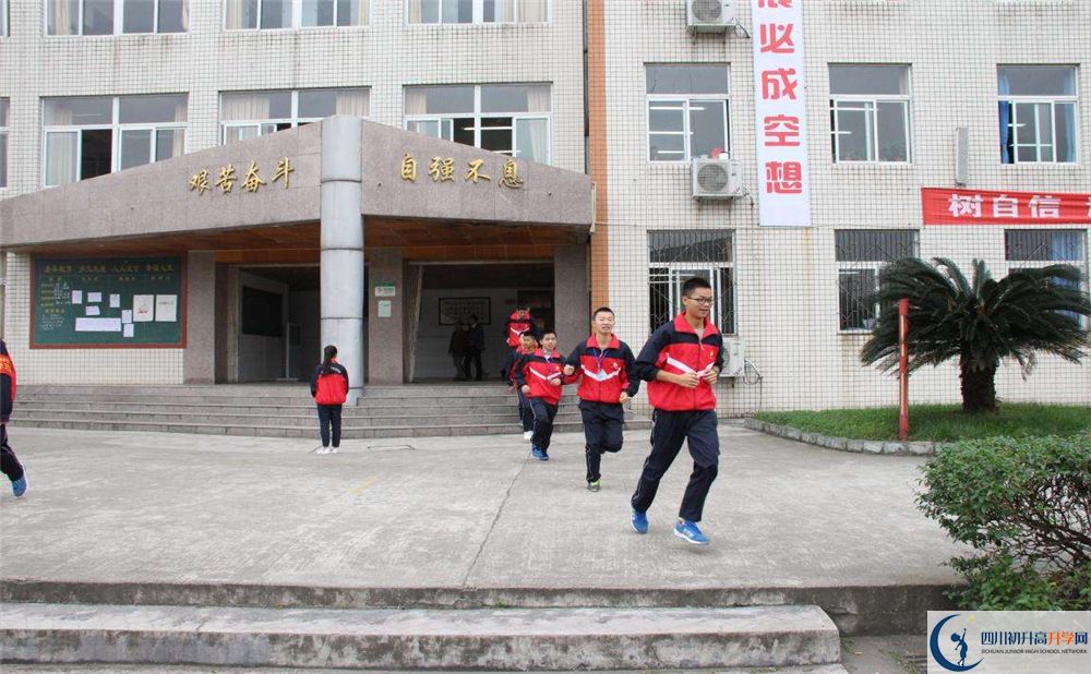 洛帶中學(xué)在全國(guó)高中排名是多少？
