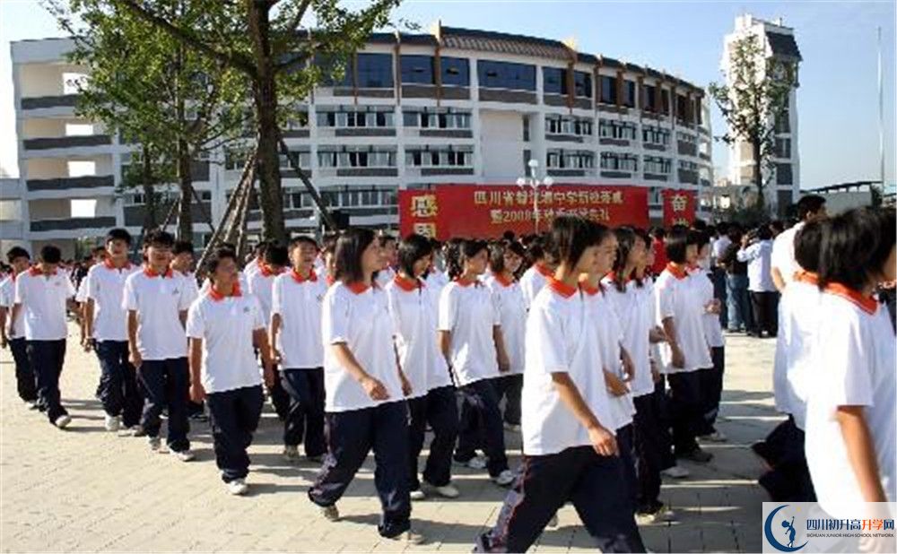 都江堰中學(xué)是私立收費(fèi)嗎？
