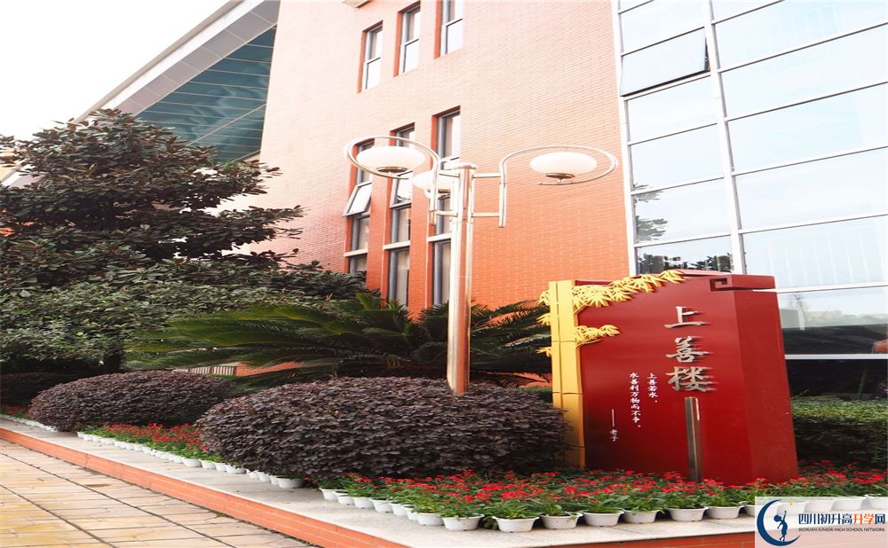 金堂中學(xué)是私立收費(fèi)嗎？