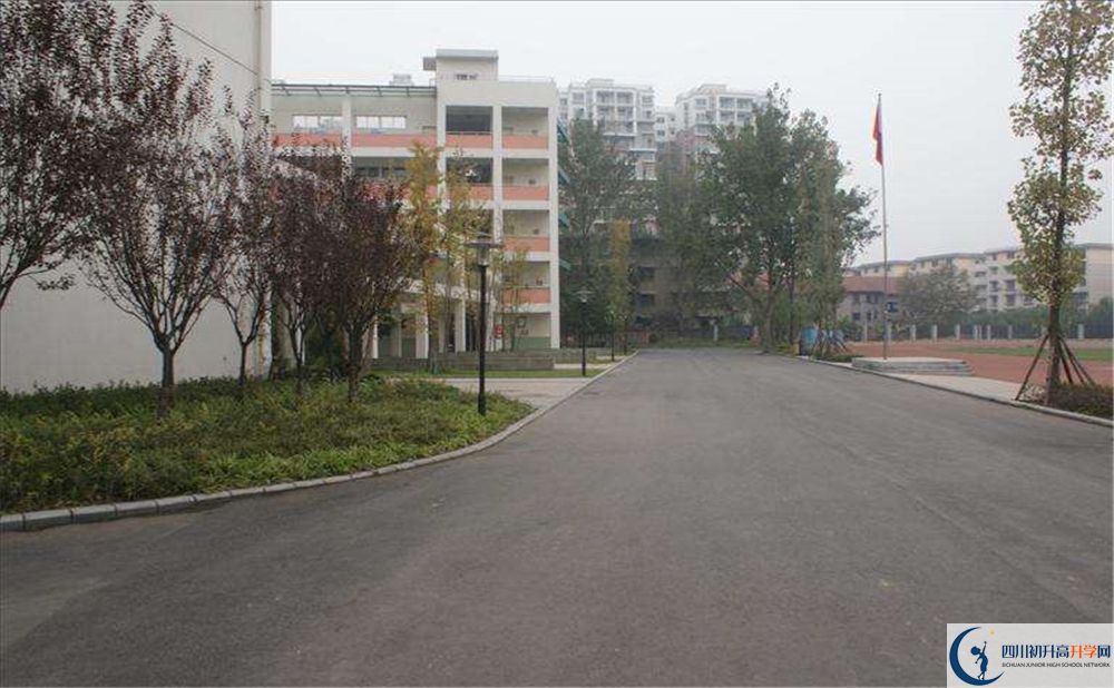 四川師范大學(xué)附屬中學(xué)實驗班學(xué)費貴嗎？