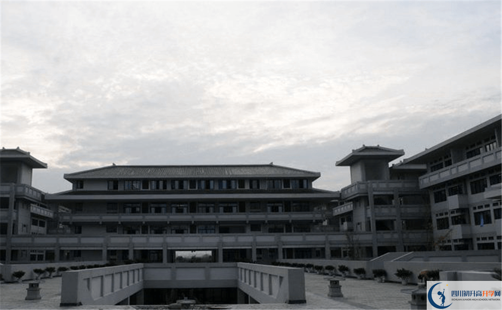 成都石室中學(xué)北湖校區(qū)與成都七中實(shí)驗(yàn)學(xué)校哪一個好？