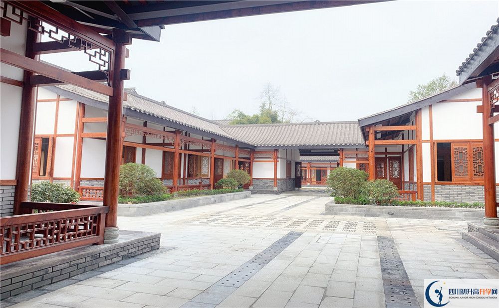 成都綿實外國語學校高中分班考試難嗎？