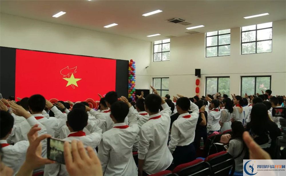 成都七中八一學(xué)校走讀生作息時(shí)間是多久？