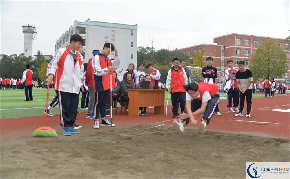 壽安中學(xué)在校學(xué)生總?cè)藬?shù)是多少？