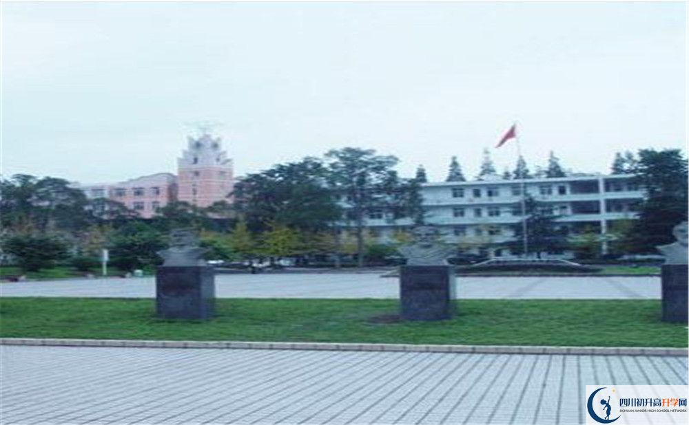 郫縣二中在校學生總人數(shù)是多少？