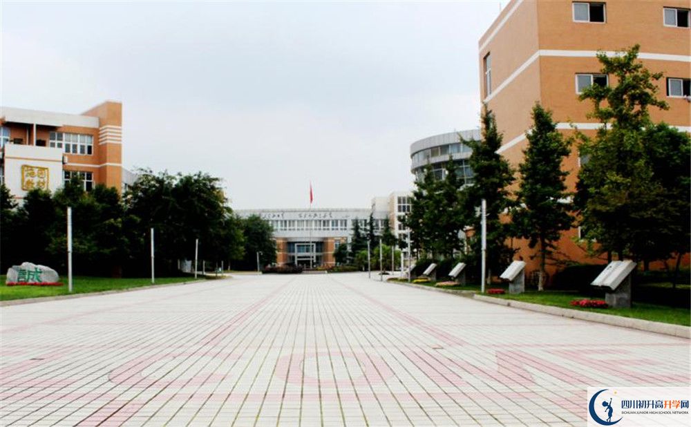 成都七中實驗學(xué)校軍訓(xùn)多久？