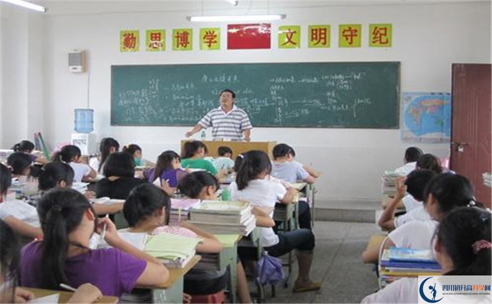 奇章中學今年的學費怎么收取，是否變化？