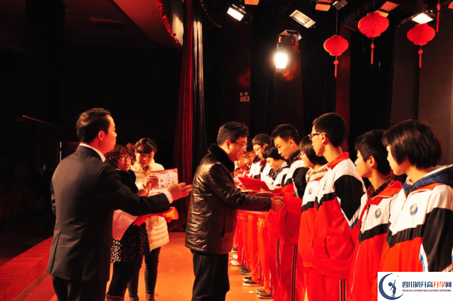 郫縣嘉祥外國語學(xué)校2020年學(xué)費(fèi)是多少錢？