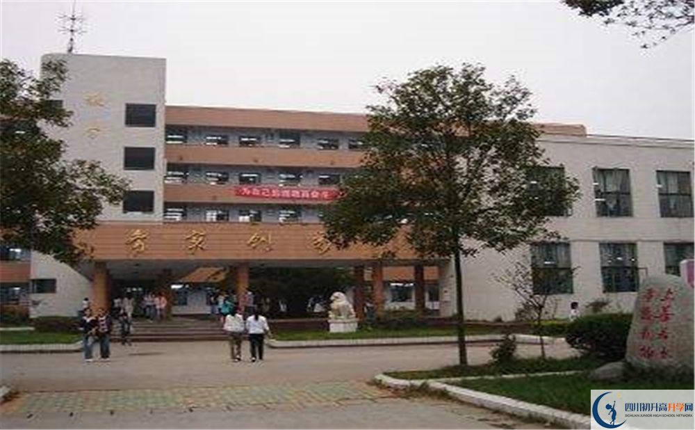 四川省彭州中學(xué)地址在什么地方？