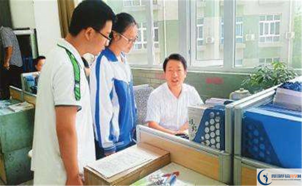 成都17中2020年學(xué)校收費是多少錢？